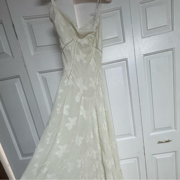 House of CB Seren Vintage Cream Floral Lace Back Maxi Dress - Picture 7 of 9